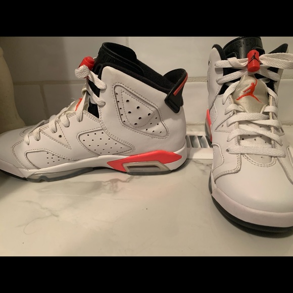 Jordan Retro 6 Size 5Y or Women’s 6.5 - Picture 4 of 10